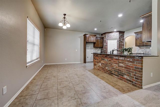 809 Breezy Hill Road, Edmond, OK 73025