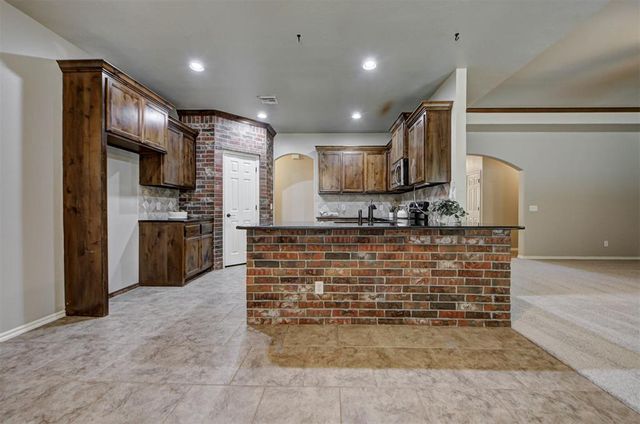 809 Breezy Hill Road, Edmond, OK 73025