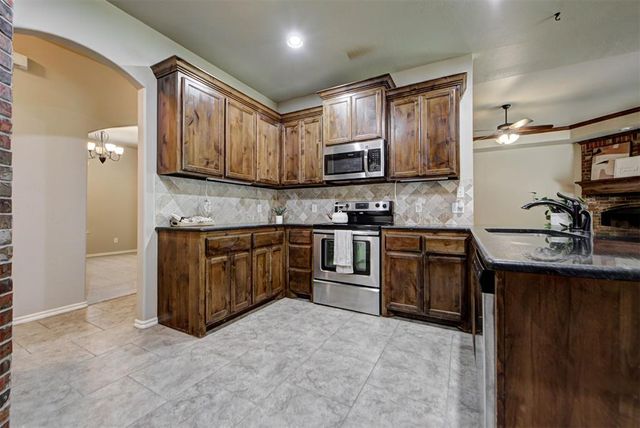 809 Breezy Hill Road, Edmond, OK 73025