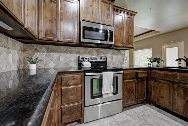 809 Breezy Hill Road, Edmond, OK 73025