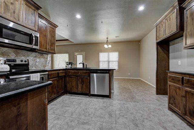 809 Breezy Hill Road, Edmond, OK 73025