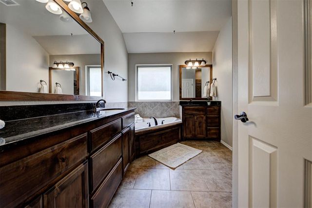 809 Breezy Hill Road, Edmond, OK 73025