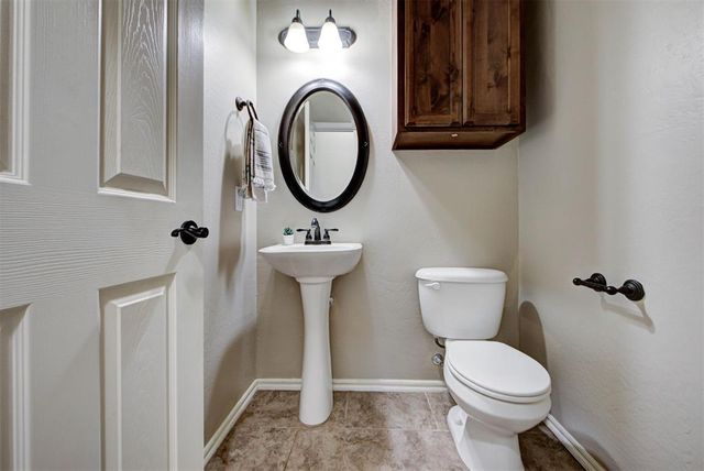 809 Breezy Hill Road, Edmond, OK 73025