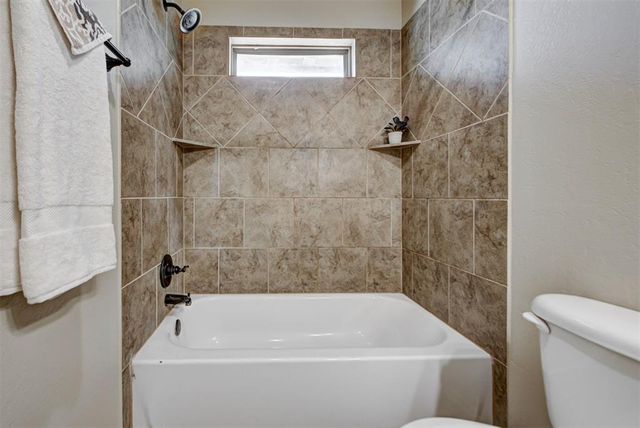 809 Breezy Hill Road, Edmond, OK 73025