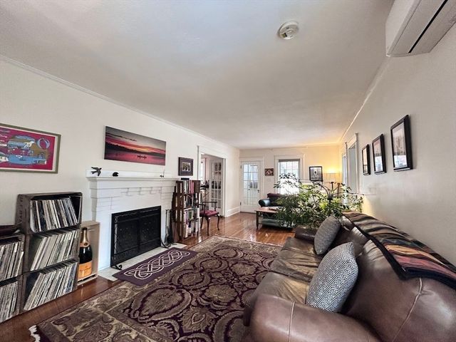 17 Longfellow Road, Worcester, MA 01602