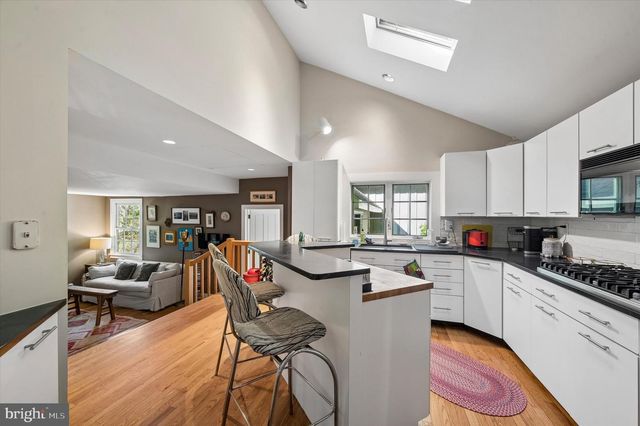 8901 MONTGOMERY AVE, Wyndmoor, PA 19038