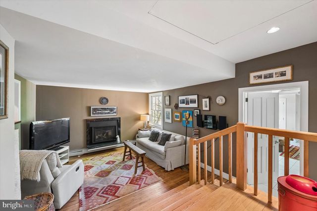 8901 MONTGOMERY AVE, Wyndmoor, PA 19038