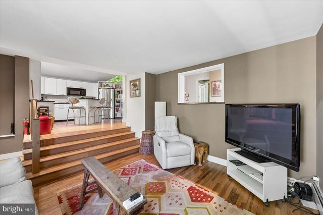 8901 MONTGOMERY AVE, Wyndmoor, PA 19038
