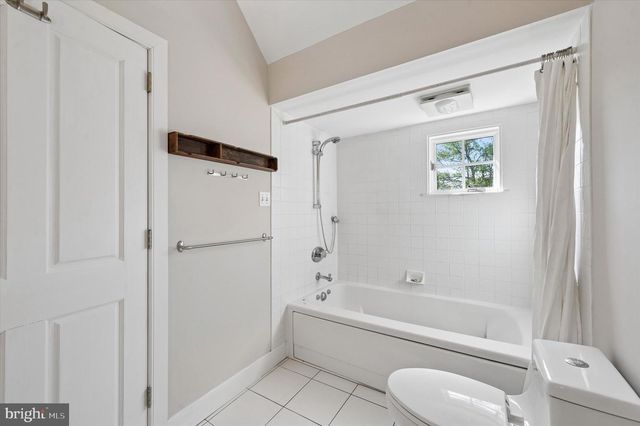 8901 MONTGOMERY AVE, Wyndmoor, PA 19038
