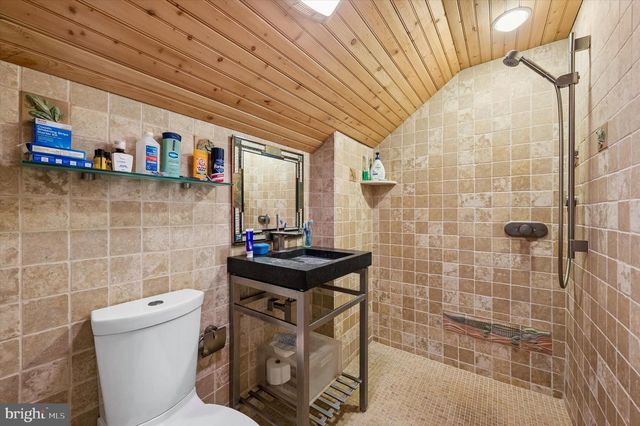 8901 MONTGOMERY AVE, Wyndmoor, PA 19038