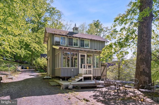 8901 MONTGOMERY AVE, Wyndmoor, PA 19038