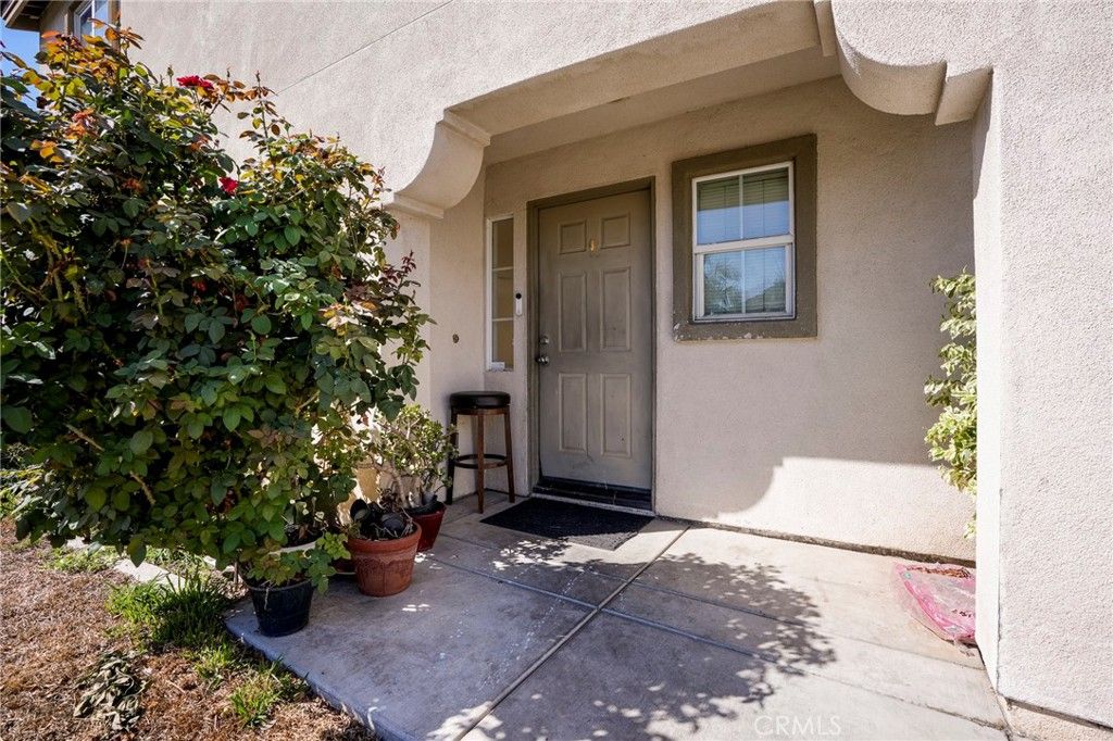 893 W Kemp Court, Compton, CA 90220 — photo 2