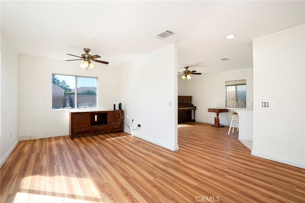 893 W Kemp Court, Compton, CA 90220 — photo 3