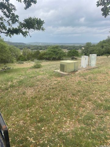 1279 Kings Cove Drive, Canyon Lake, TX 78133