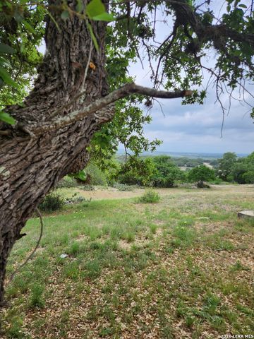 1279 Kings Cove Drive, Canyon Lake, TX 78133