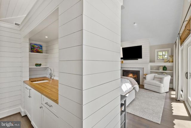 7989 E RIVERSIDE DR, Pasadena, MD 21122