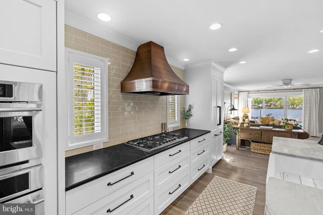 7989 E RIVERSIDE DR, Pasadena, MD 21122