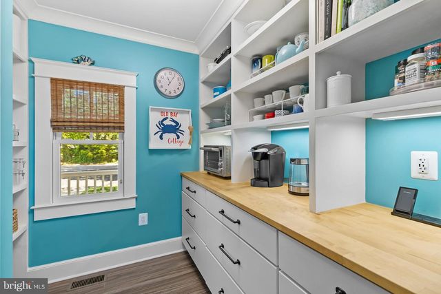 7989 E RIVERSIDE DR, Pasadena, MD 21122
