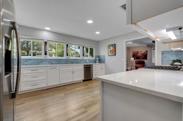 3721 LONGFORD Drive, Tallahassee, FL 32309