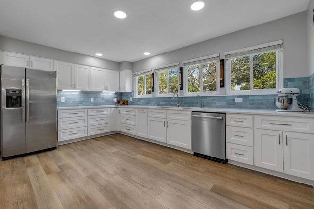 3721 LONGFORD Drive, Tallahassee, FL 32309