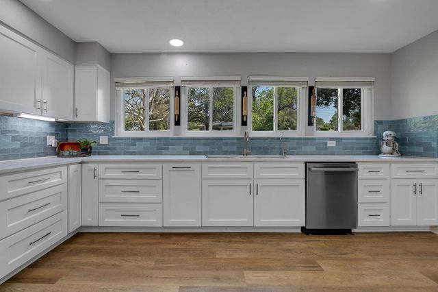 3721 LONGFORD Drive, Tallahassee, FL 32309