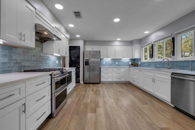 3721 LONGFORD Drive, Tallahassee, FL 32309