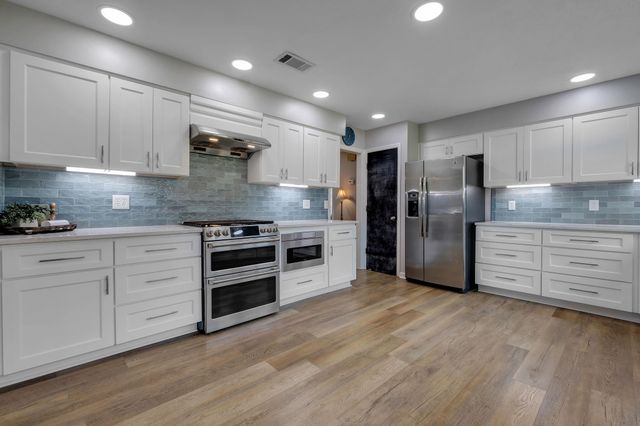 3721 LONGFORD Drive, Tallahassee, FL 32309