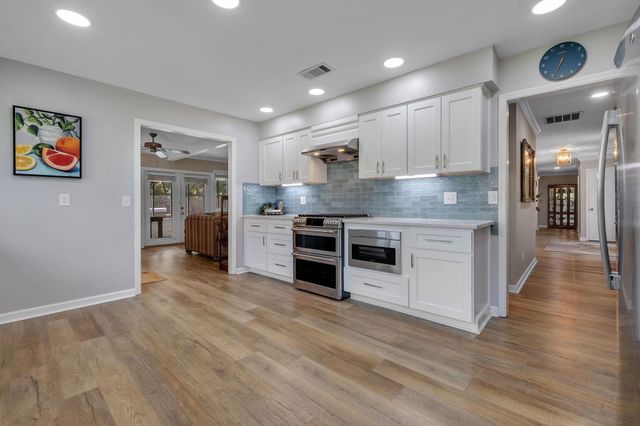 3721 LONGFORD Drive, Tallahassee, FL 32309