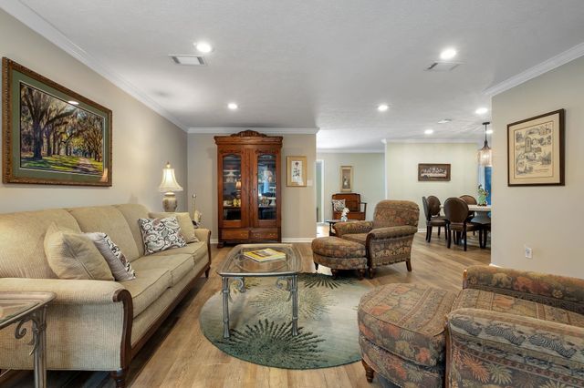 3721 LONGFORD Drive, Tallahassee, FL 32309