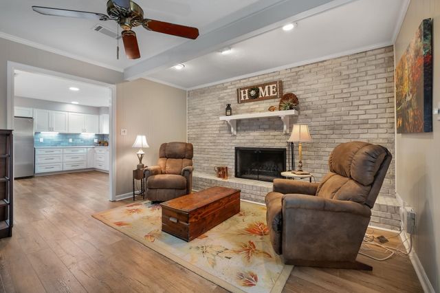 3721 LONGFORD Drive, Tallahassee, FL 32309