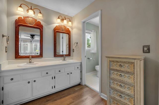 3721 LONGFORD Drive, Tallahassee, FL 32309