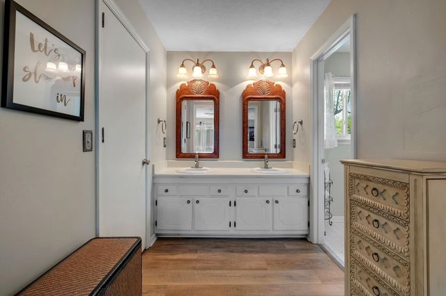 3721 LONGFORD Drive, Tallahassee, FL 32309