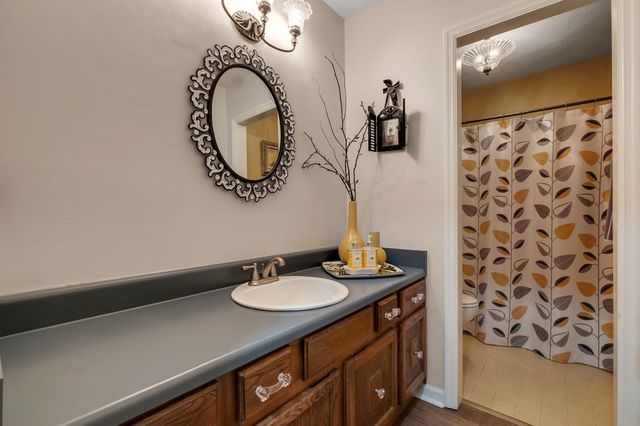 3721 LONGFORD Drive, Tallahassee, FL 32309