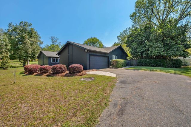 3721 LONGFORD Drive, Tallahassee, FL 32309