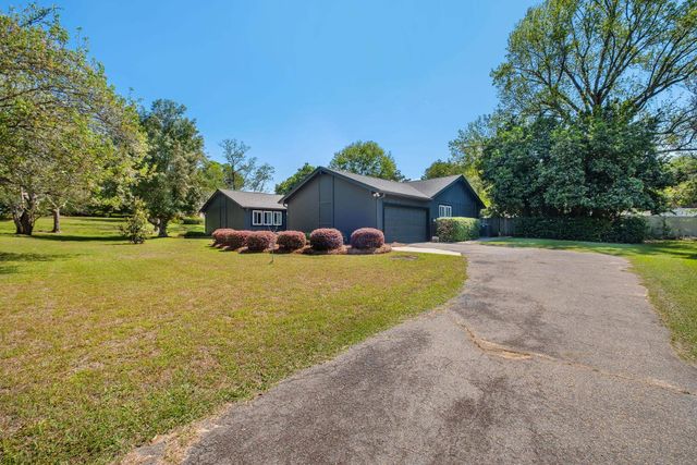 3721 LONGFORD Drive, Tallahassee, FL 32309