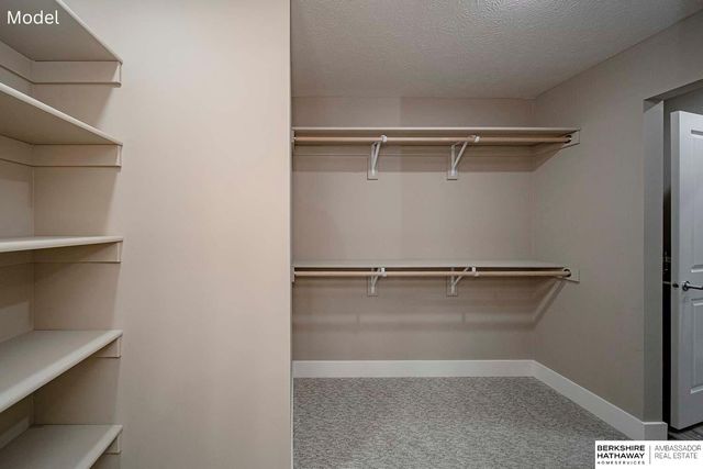 17019 Hawthorne Avenue, Omaha, NE 68118