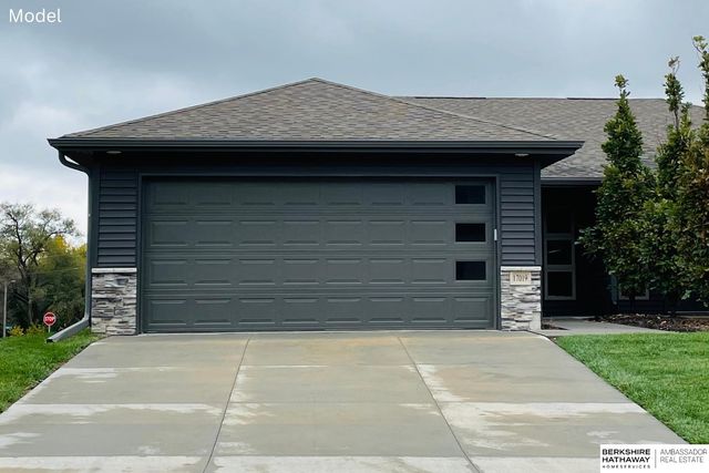 17019 Hawthorne Avenue, Omaha, NE 68118