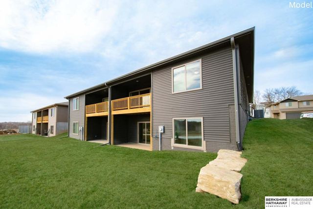 17019 Hawthorne Avenue, Omaha, NE 68118