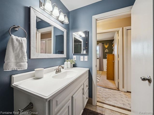 46966 Mckenna Drive, Macomb, MI 48044