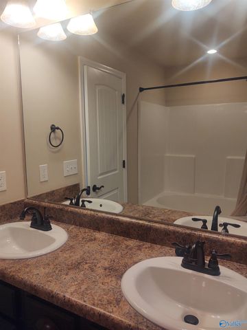 108 Hunter Way, Owens Cross Roads, AL 35763