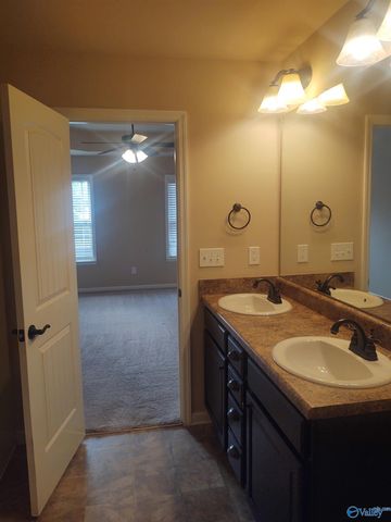 108 Hunter Way, Owens Cross Roads, AL 35763