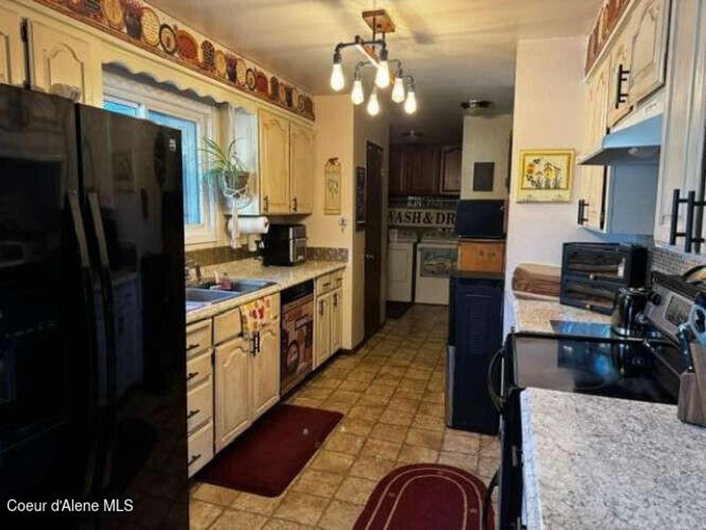 1717 E Davis AVE, Coeur d'Alene, ID 83815 photo 5