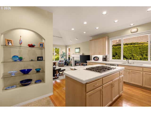 15715 Nw CLAREMONT Dr, Portland, OR 97229