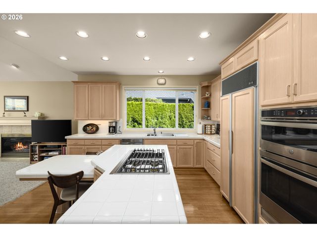 15715 Nw CLAREMONT Dr, Portland, OR 97229