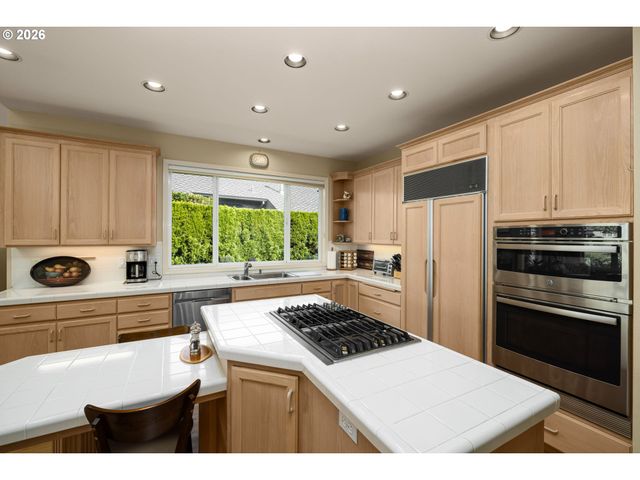 15715 Nw CLAREMONT Dr, Portland, OR 97229