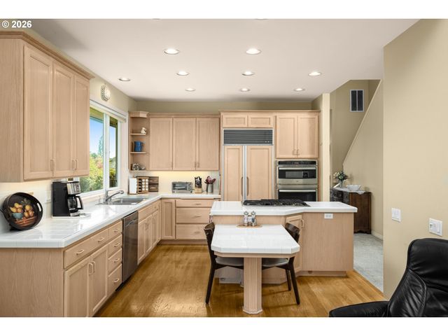 15715 Nw CLAREMONT Dr, Portland, OR 97229