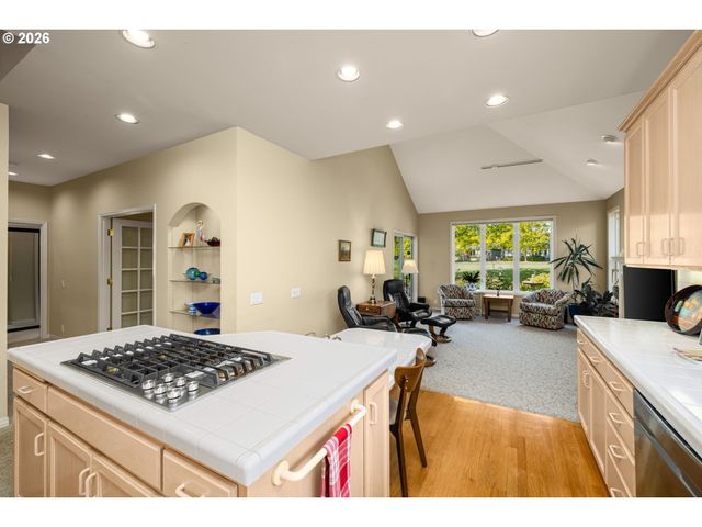 15715 Nw CLAREMONT Dr, Portland, OR 97229