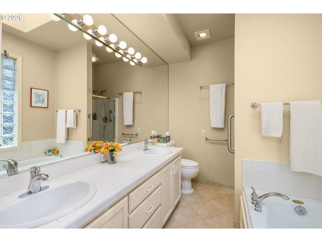 15715 Nw CLAREMONT Dr, Portland, OR 97229