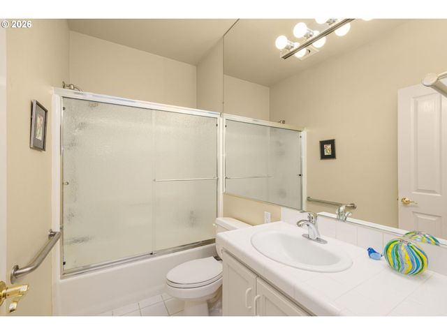 15715 Nw CLAREMONT Dr, Portland, OR 97229