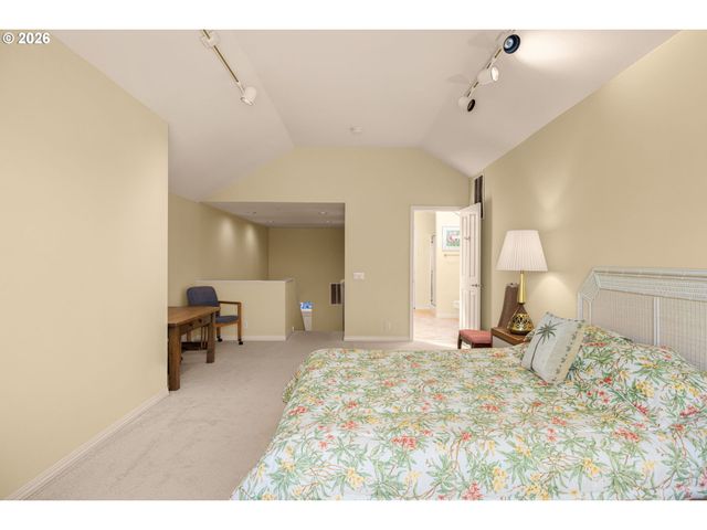 15715 Nw CLAREMONT Dr, Portland, OR 97229